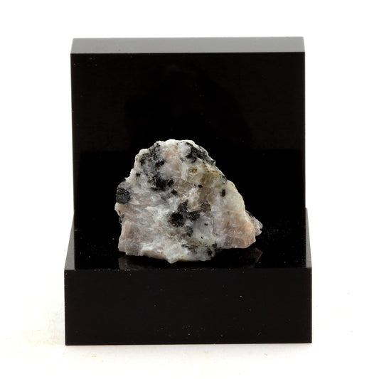 Adamellite mineral. 21.50 carats. Maine, USA