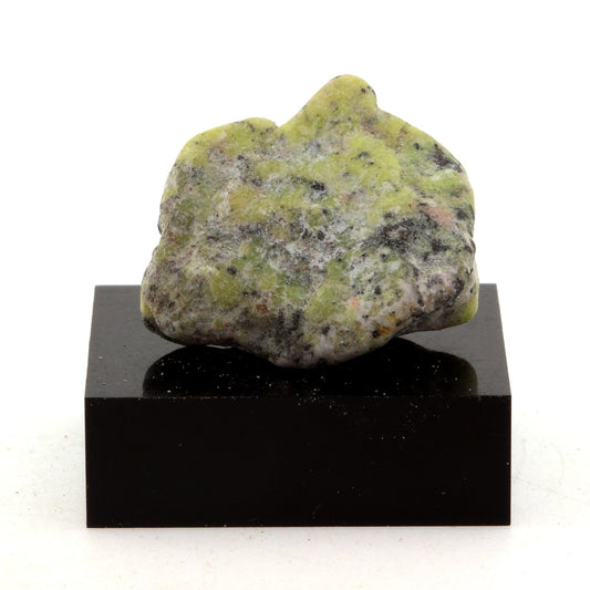 Chrome Diopside. 32.75 carats. Estrie, Québec, Canada