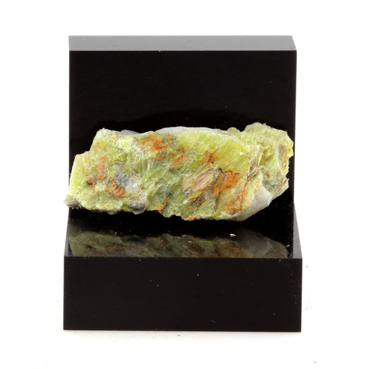 Ricolite. 23.70 carats. Black Lake, Québec, Canada