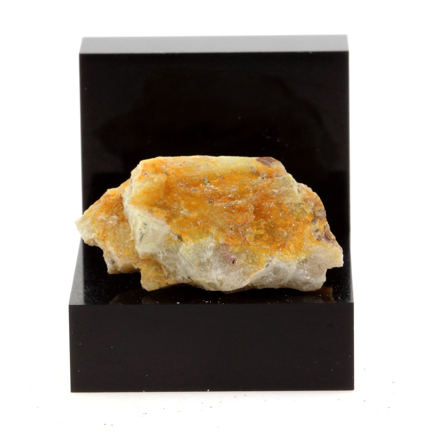 Steatite. 33.56 carats. Estrie, Québec, Canada