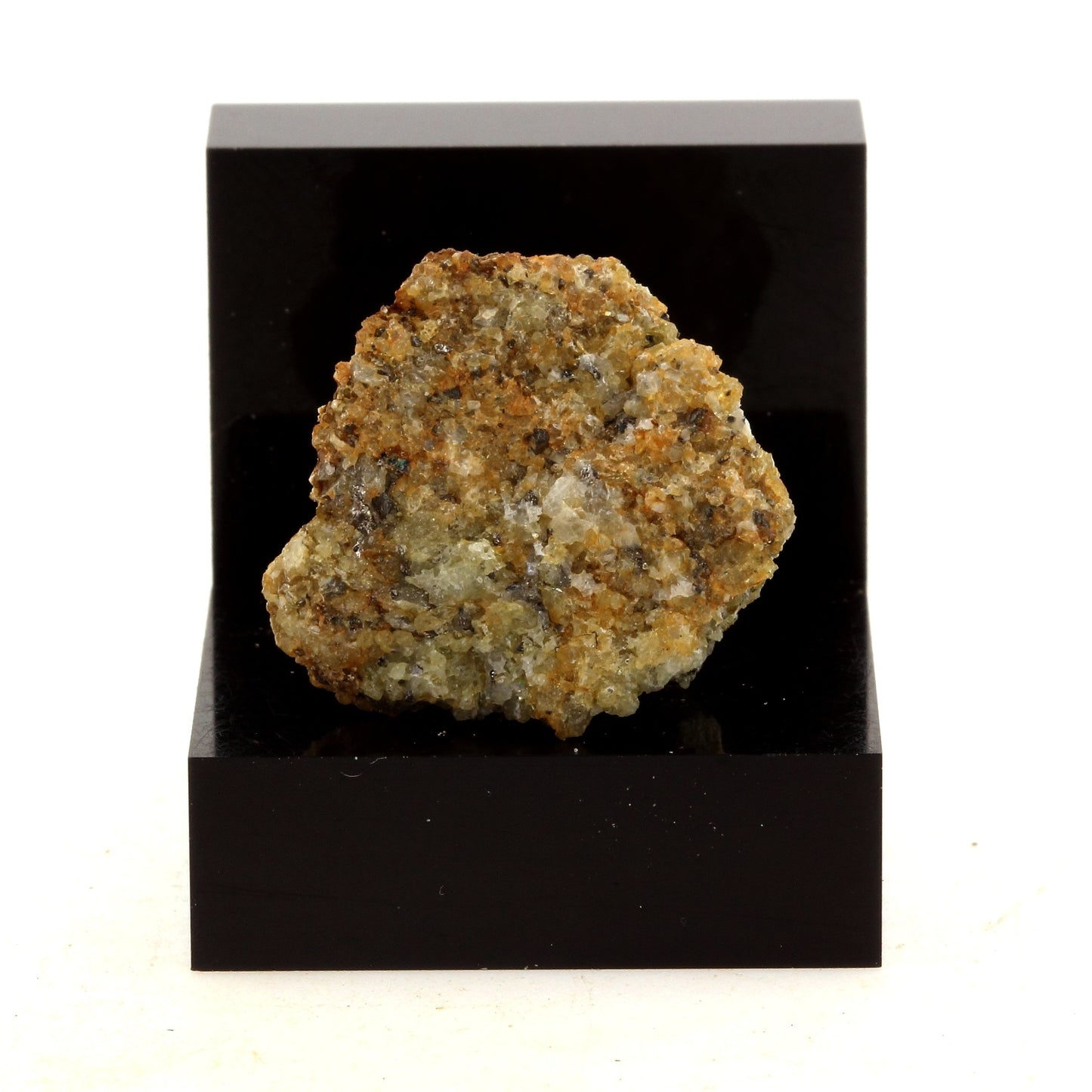 Drysdallite. 35.37 carats. Grenville, Québec, Canada