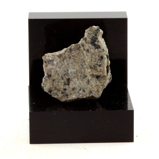 Antimonite. 38.10 carats. Estrie, Québec, Canada