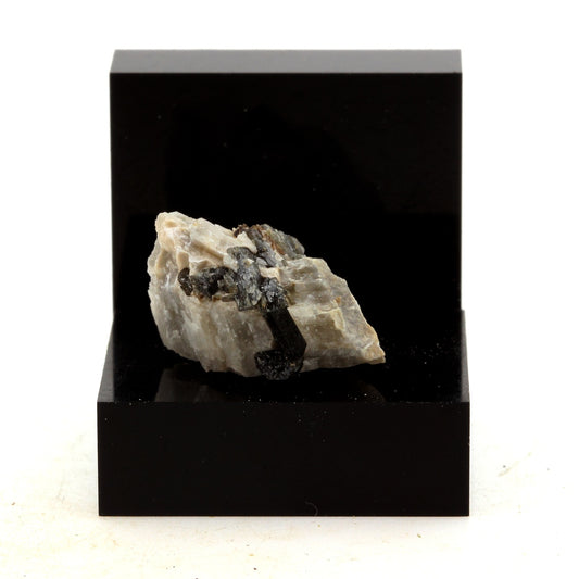 Fluoro-richterite, 22.24 carats, Wilberforce, Ontario, Canada