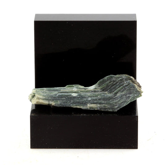 Ferro-actinolite, 8.74 carats. Montauban, Québec, Canada