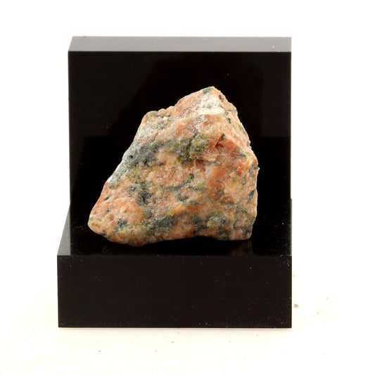 Anyolite. 33.98 carats. Bristol Mine, Québec, Canada