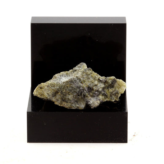 Brochantite. 17.57 carats. Montauban, Québec, Canada