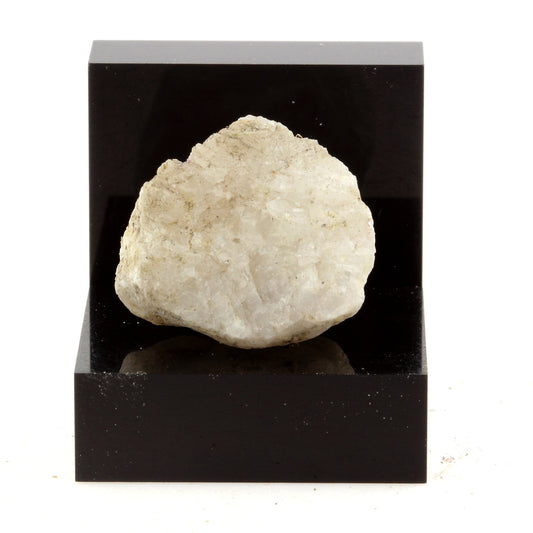 Giobertite, 39.84 carats, Grenville, Québec, Canada