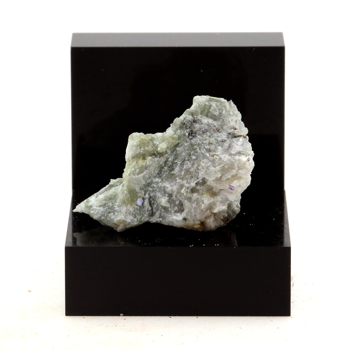 Pectolite, 25.13 carats, Mont Saint-Hilaire, Québec, Canada