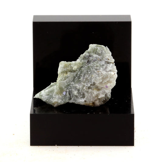 Pectolite, 25.13 carats, Mont Saint-Hilaire, Québec, Canada