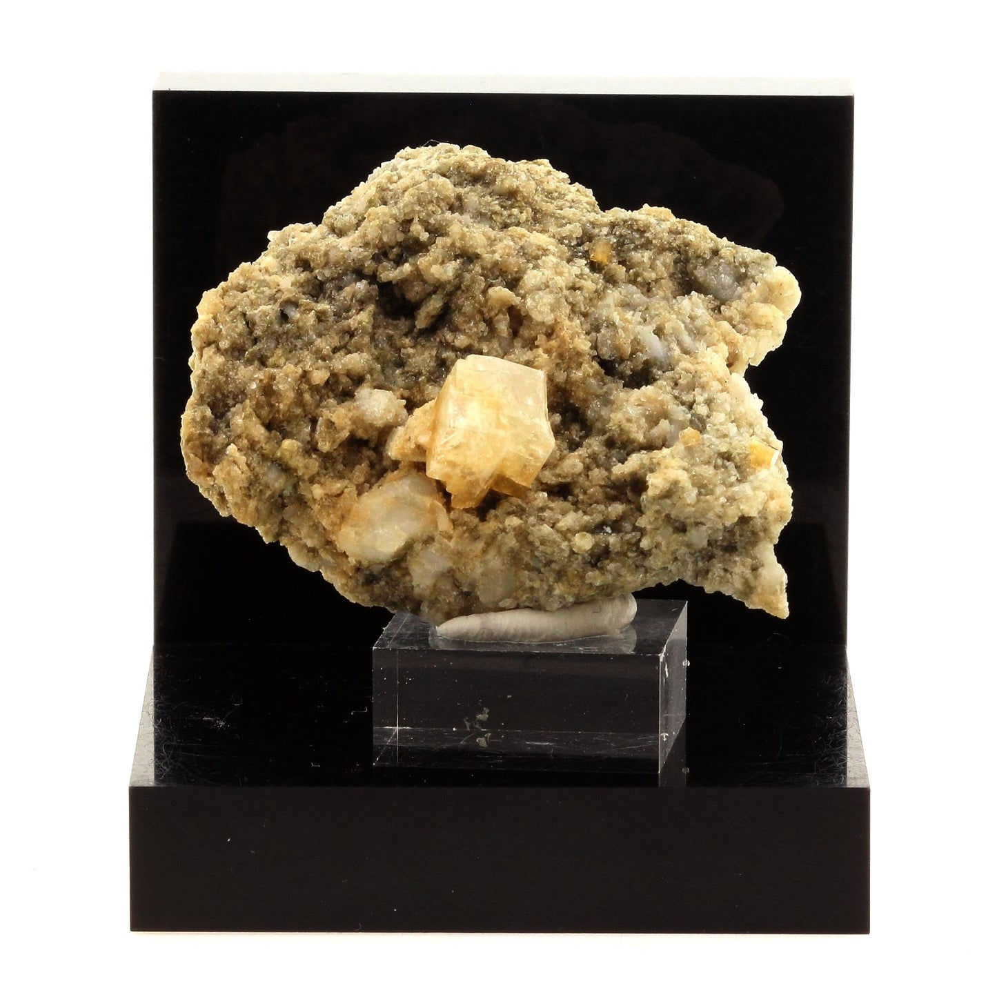 Chabazite. 140.9 carats. Miage Glacier, Massif du Mont-Blanc, Italie