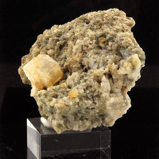 Chabazite. 140.9 carats. Miage Glacier, Massif du Mont-Blanc, Italie