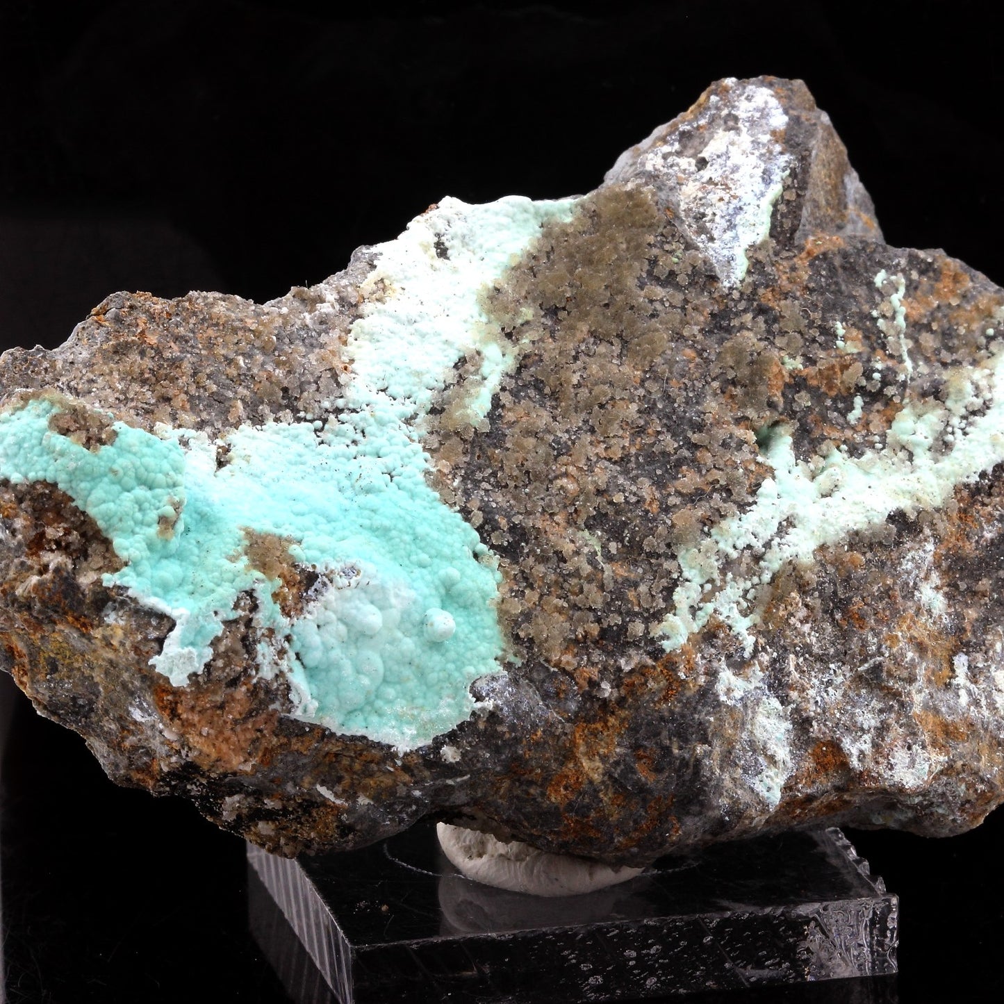 Hydrozincite + Aurichalcite + Hemimorphite. 510.9 carats. La Sanguinede, Les Malines, Gard, France