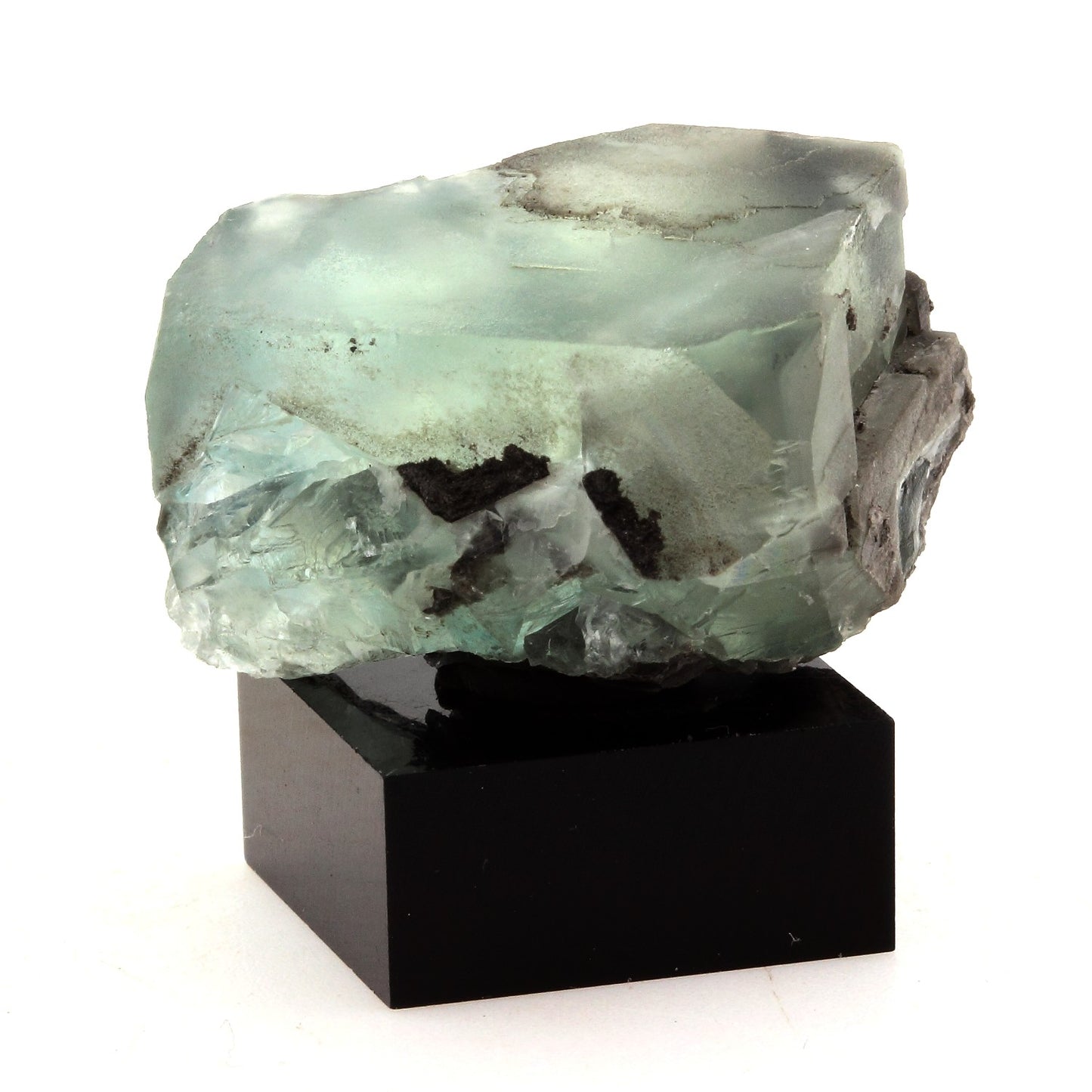 Fluorite verte. 109.6 carats. Massif des Aravis, Haute-Savoie, France