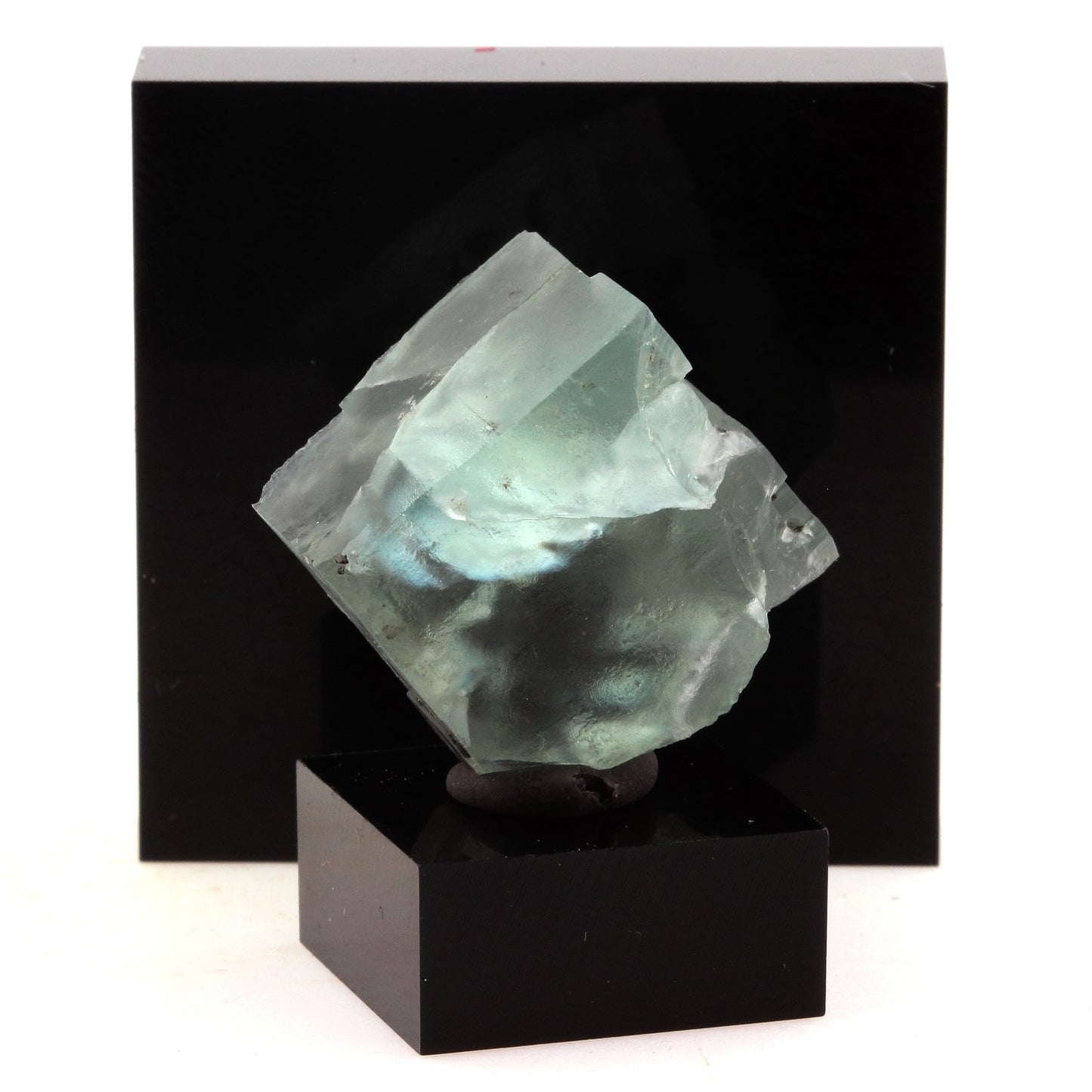Fluorite verte. 80.5 carats. Massif des Aravis, Haute-Savoie, France