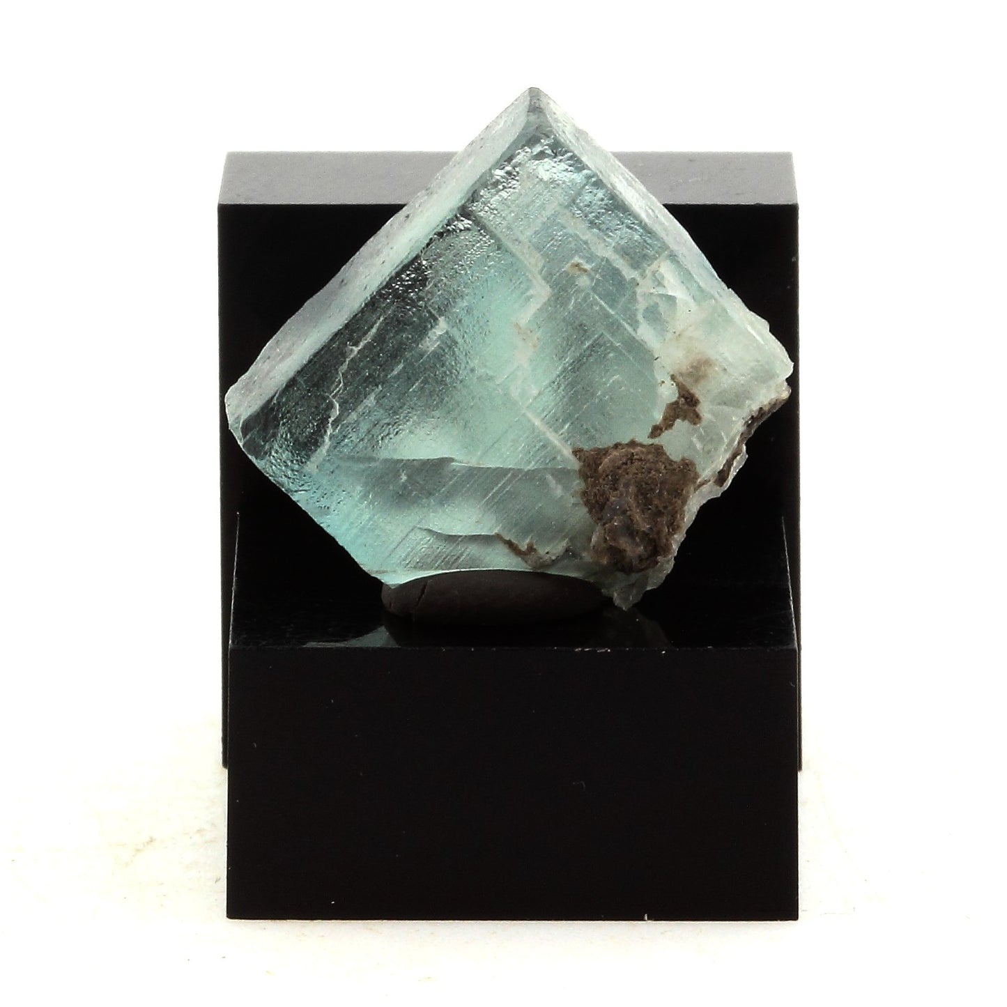 Fluorite verte. 21.1 carats. Massif des Aravis, Haute-Savoie, France