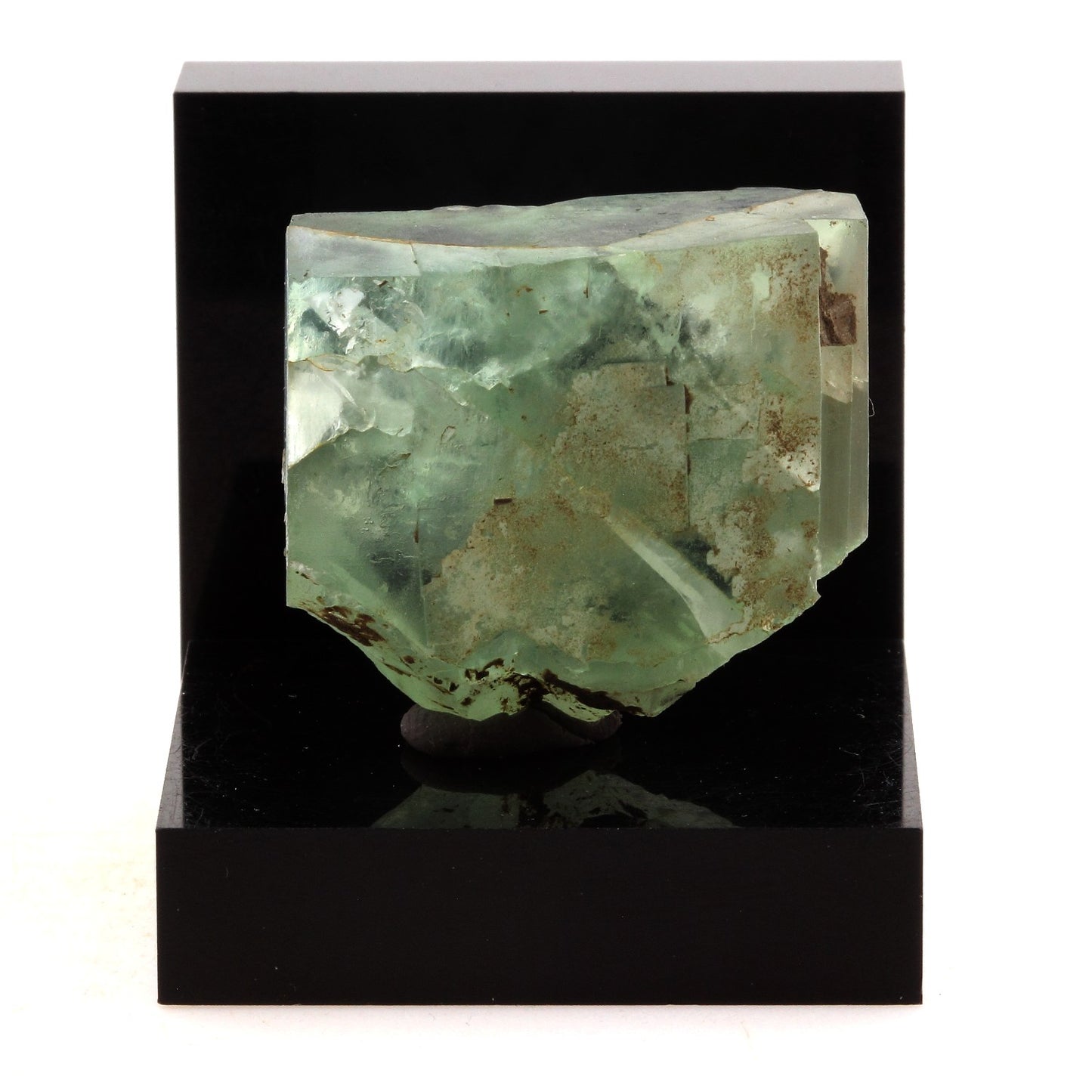Fluorite verte. 175.2 carats. Massif des Aravis, Haute-Savoie, France