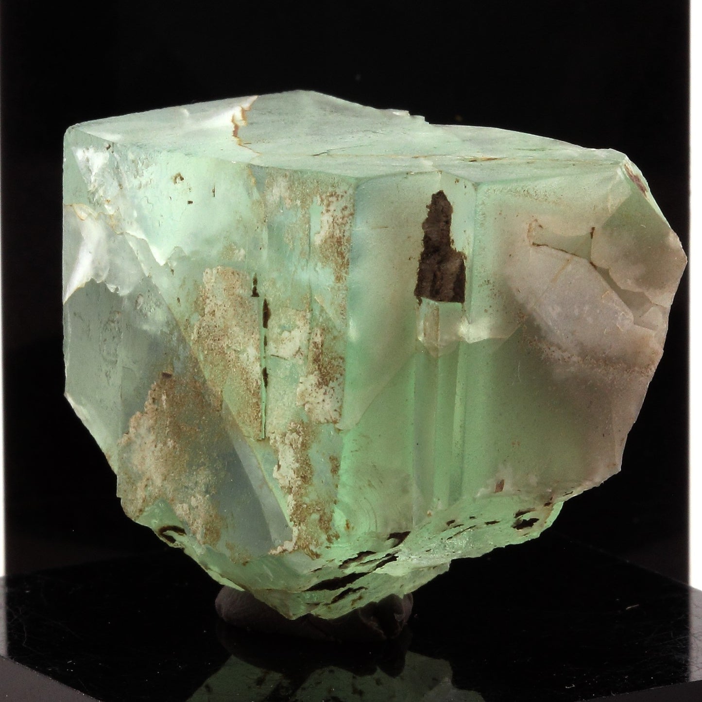 Fluorite verte. 175.2 carats. Massif des Aravis, Haute-Savoie, France