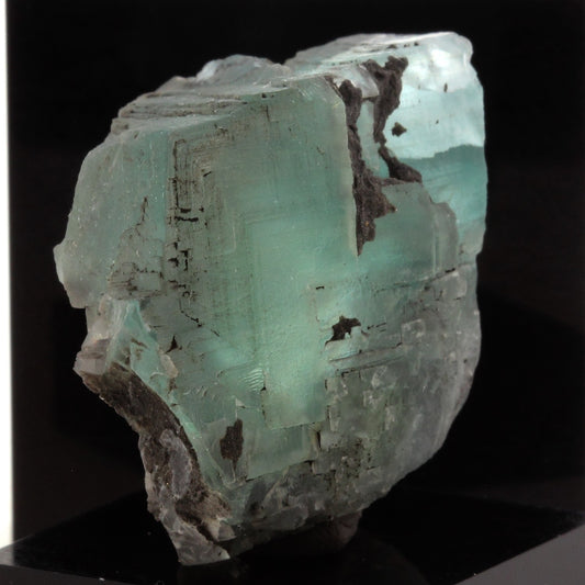 Fluorite verte. 217.6 carats. Massif des Aravis, Haute-Savoie, France