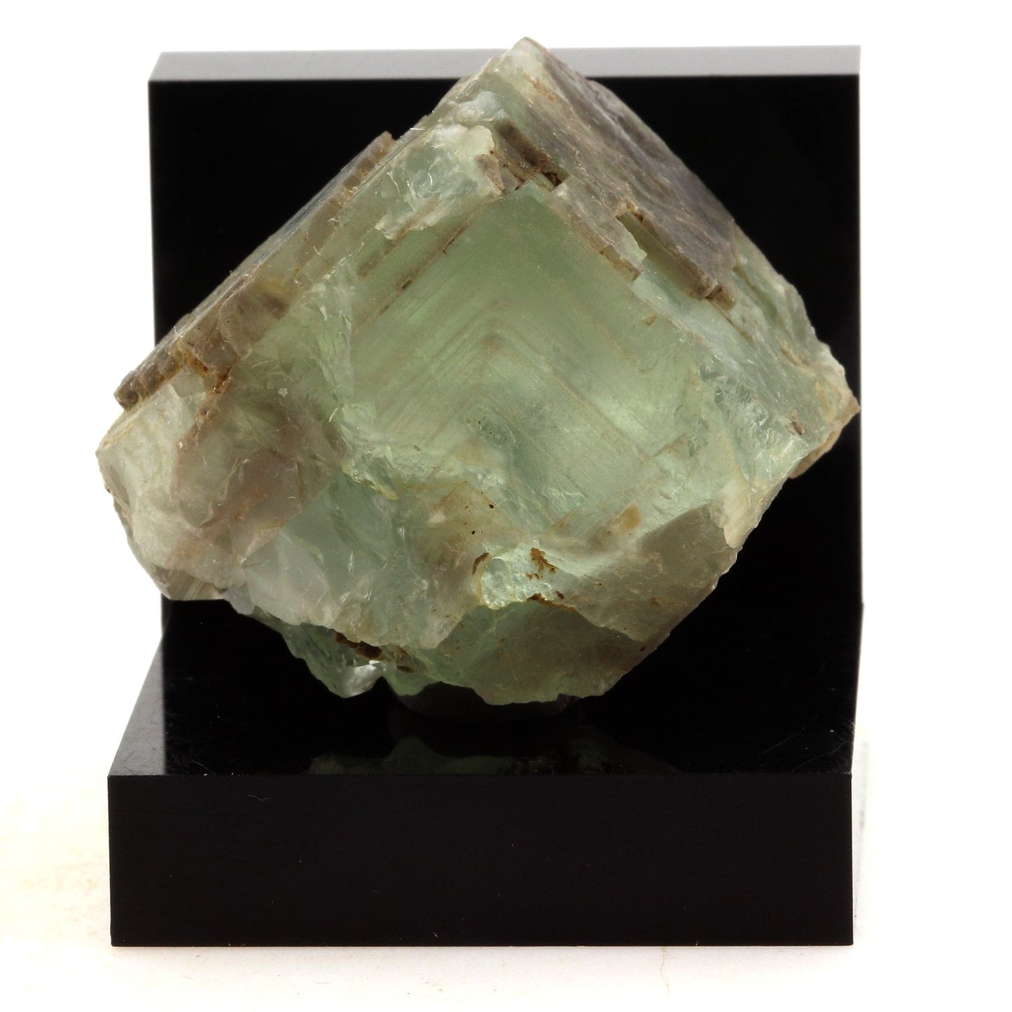 Fluorite verte. 303.0 carats. Massif des Aravis, Haute-Savoie, France