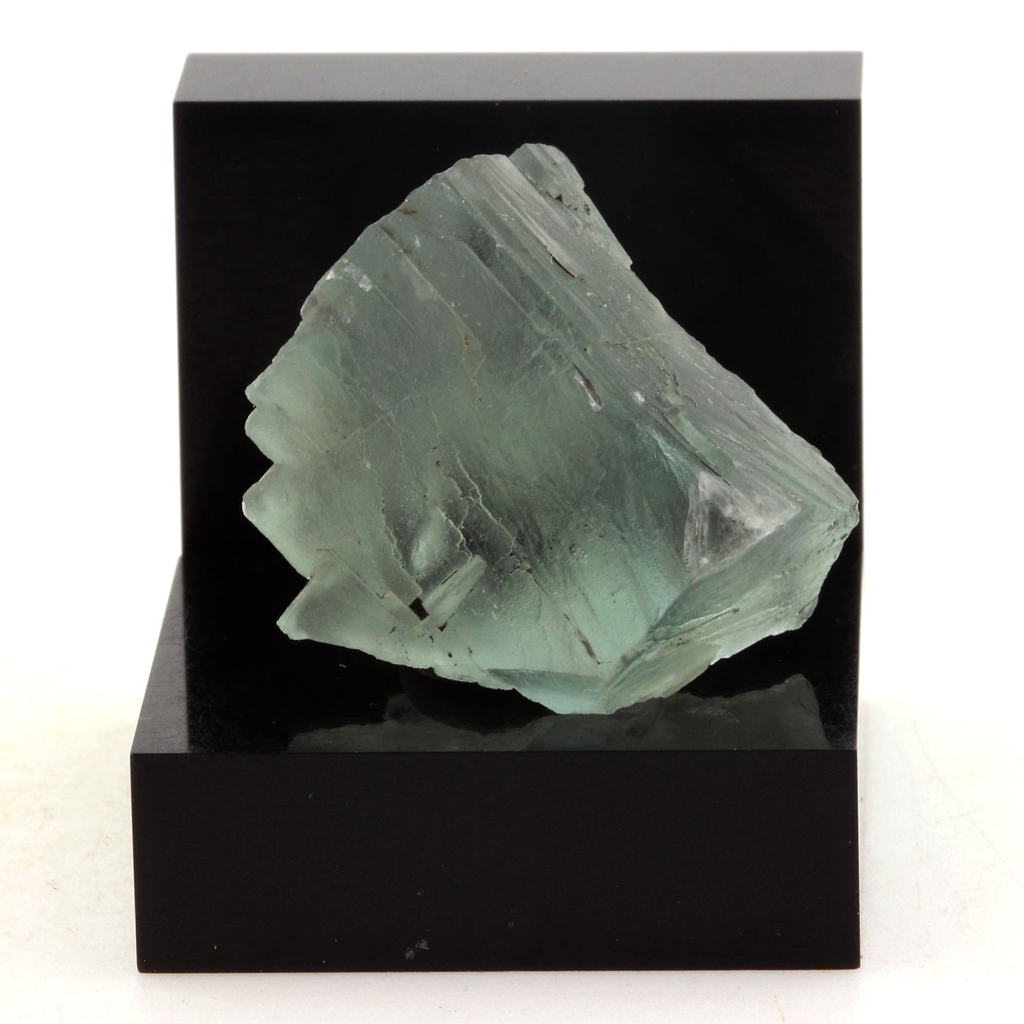 Fluorite verte. 61.9 carats. Massif des Aravis, Haute-Savoie, France