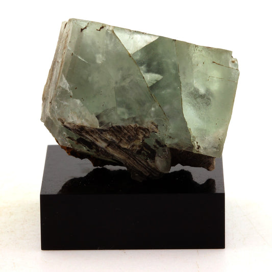 Fluorite verte. 140.5 carats. Massif des Aravis, Haute-Savoie, France