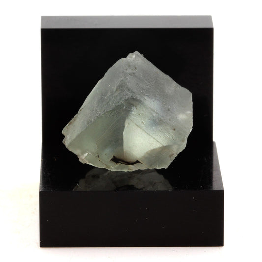 Fluorite verte. 45.6 carats. Massif des Aravis, Haute-Savoie, France