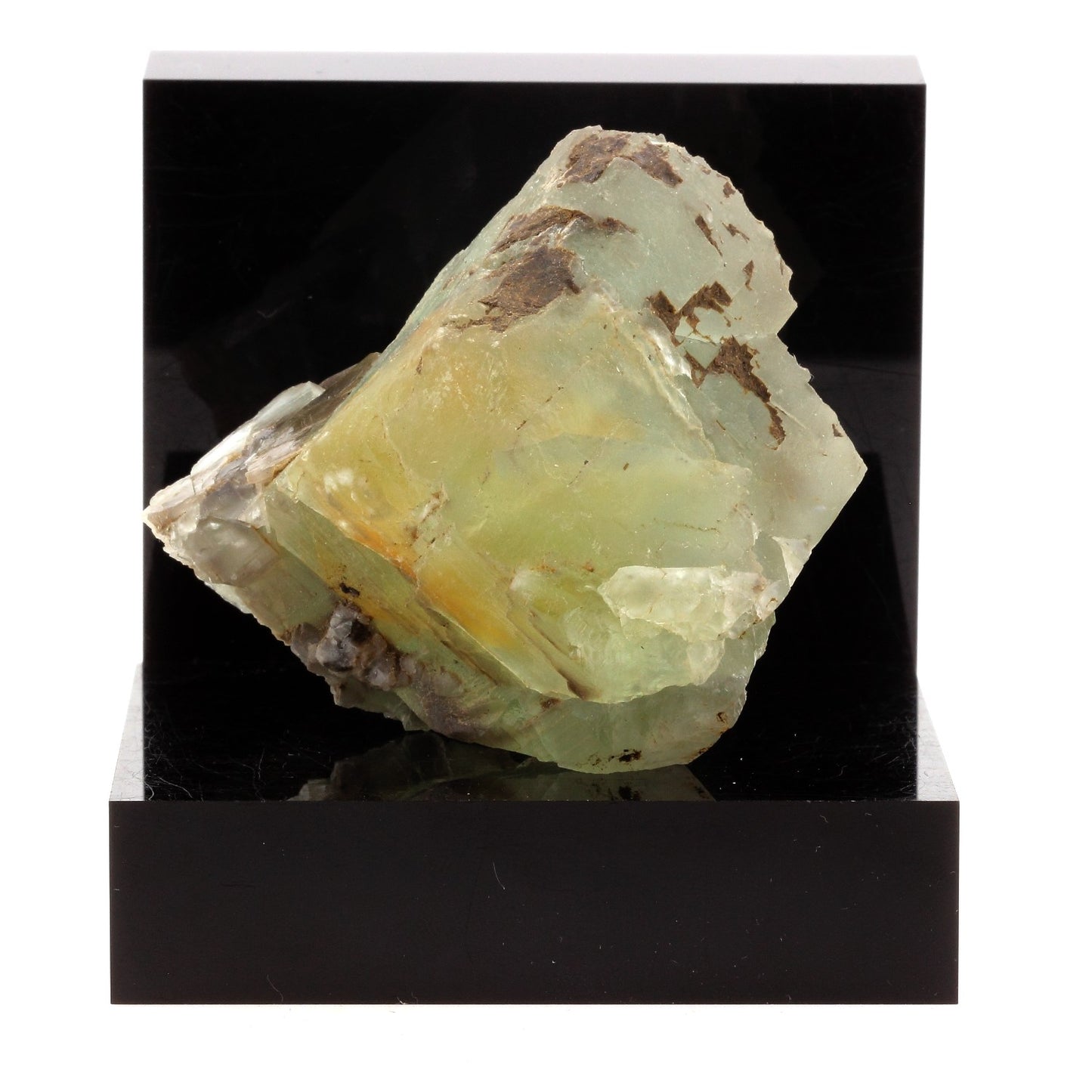 Fluorite verte. 1040.0 carats. Massif des Aravis, Haute-Savoie, France