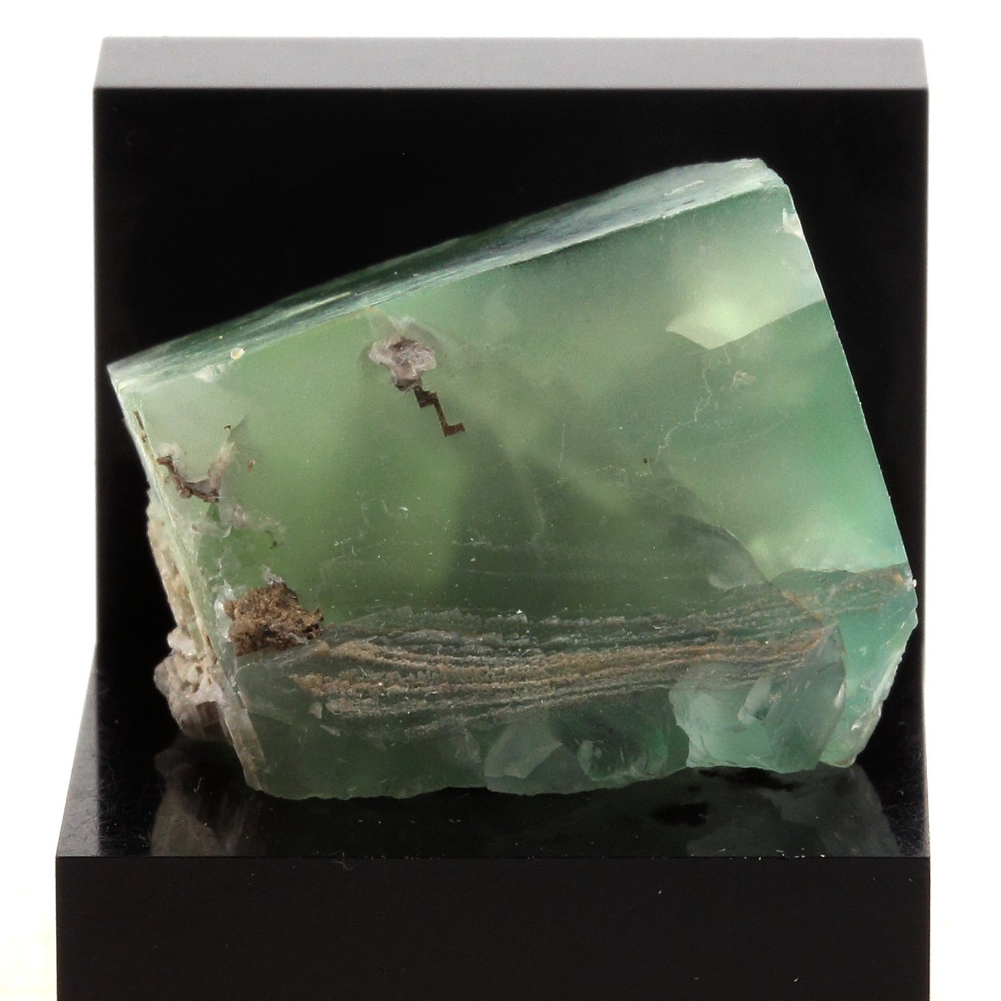 Fluorite verte, 115.8 carats. Massif des Aravis, Haute-Savoie, France
