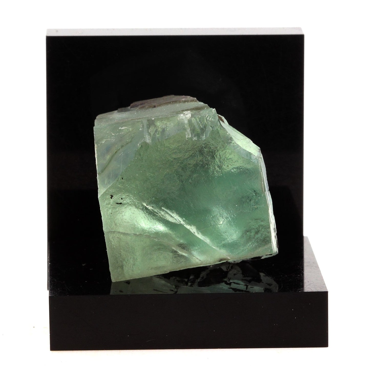 Fluorite verte, 340.6 carats. Massif des Aravis, Haute-Savoie, France