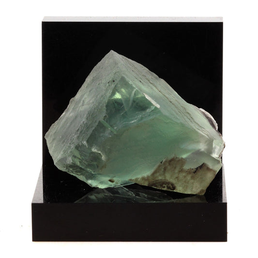 Fluorite verte, 340.6 carats. Massif des Aravis, Haute-Savoie, France