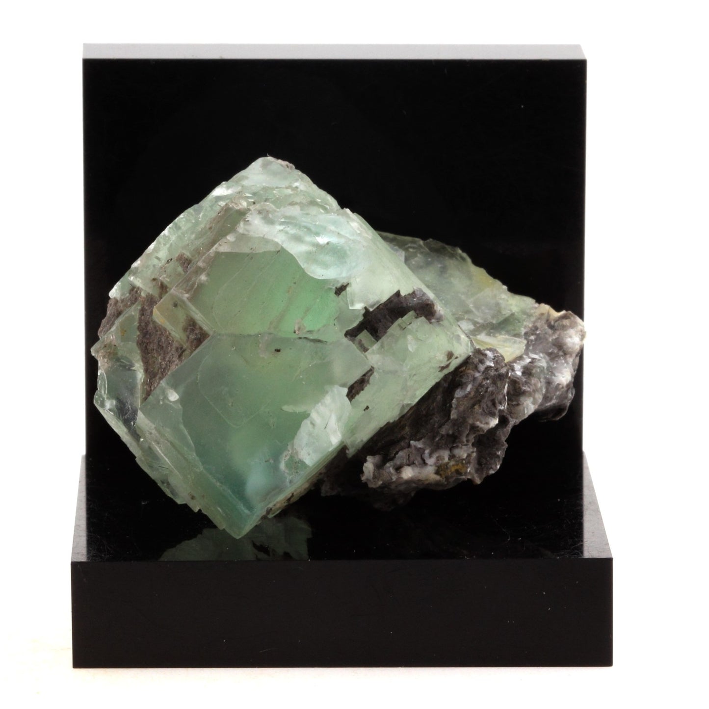 Fluorite verte, 412.6 carats. Massif des Aravis, Haute-Savoie, France