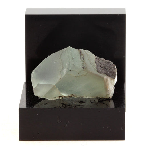 Fluorite verte, 39.1 carats. Massif des Aravis, Haute-Savoie, France