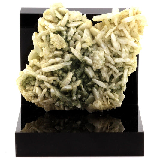 Albite 1375.0 carats en provenance de Corse, France