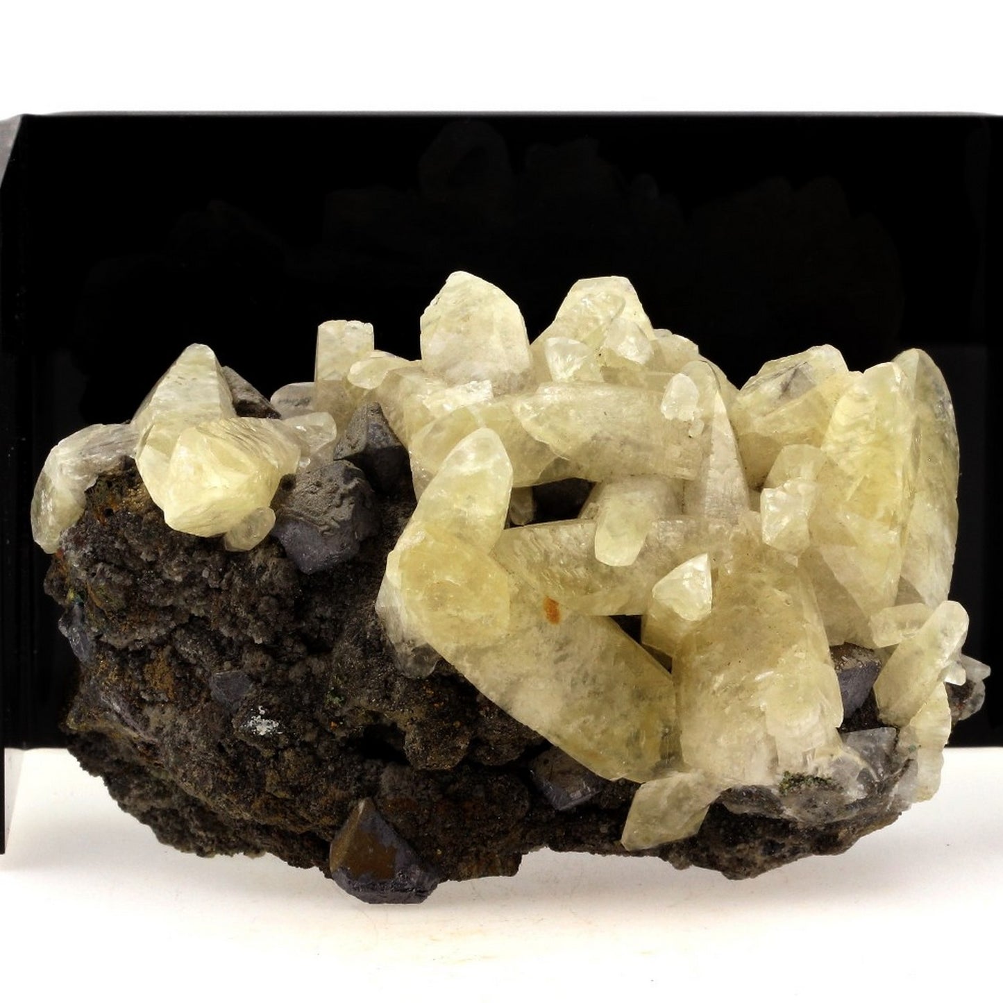Galène + Calcite. 4150.0 carats. Joplin Field, Missouri, USA