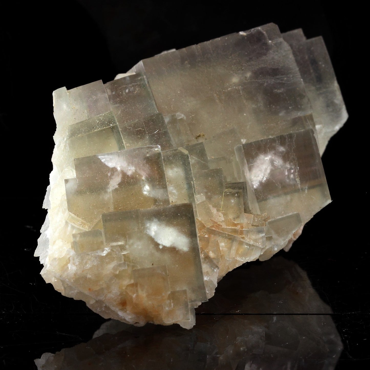 Fluorite + baryte. 725.1 carats. L'Avellan mine, Var, France