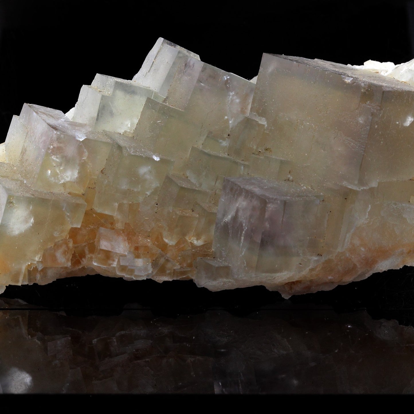 Fluorite + baryte. 725.1 carats. L'Avellan mine, Var, France