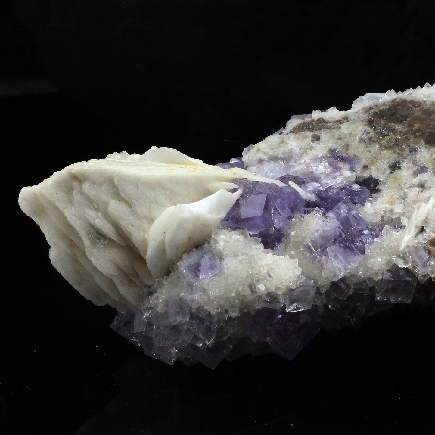 Fluorite + baryte. 725.1 carats. La Cabaña, Berbes, Espagne