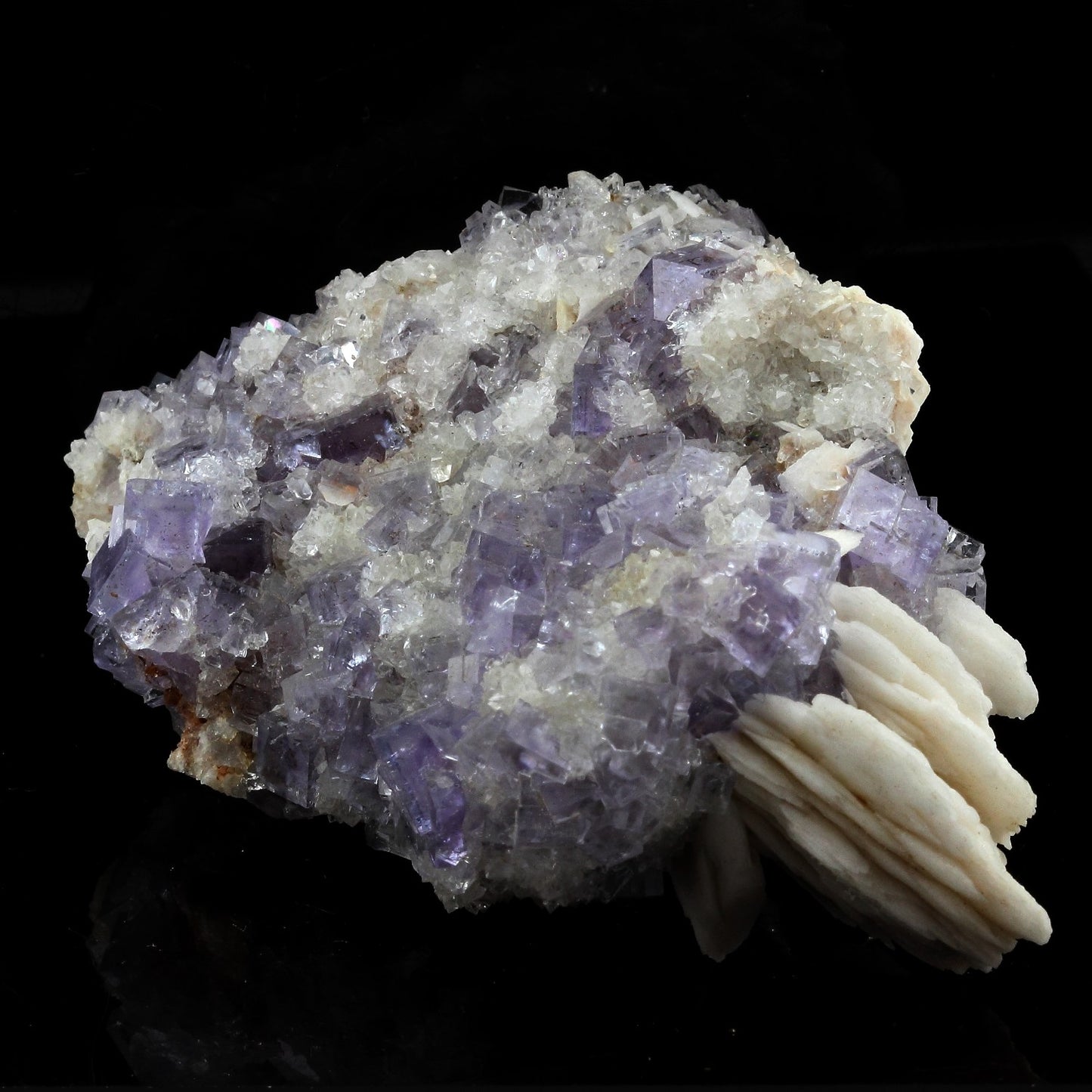 Fluorite + baryte. 725.1 carats. La Cabaña, Berbes, Espagne