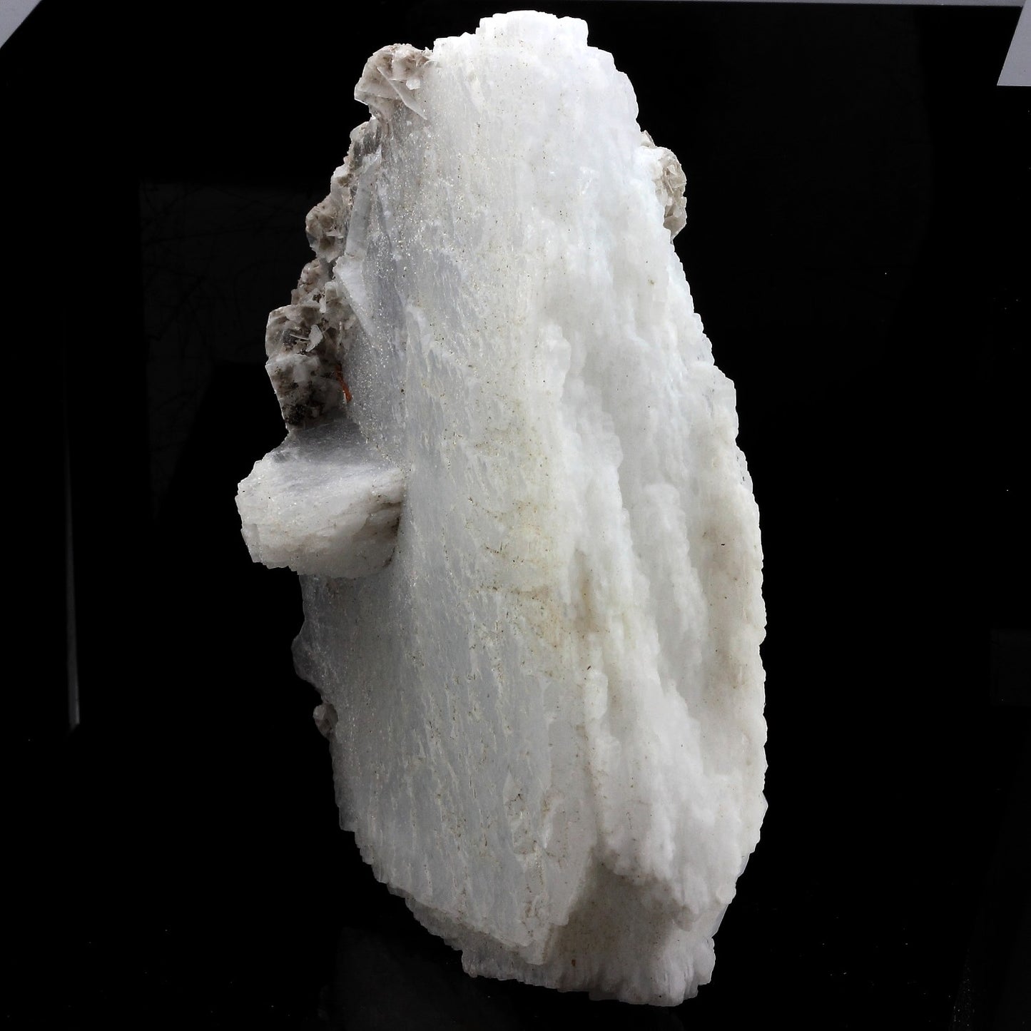 Baryte. 2420.0 carats. Baryte occurrence, La Mure, Isère, France