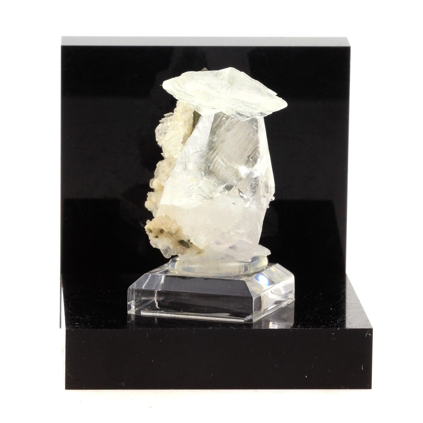 Calcite. 107.2 carats. Nikolaevskiy Mine, Dal'negorsk, Russie