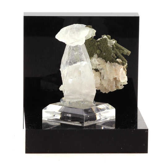 Calcite. 107.2 carats. Nikolaevskiy Mine, Dal'negorsk, Russie