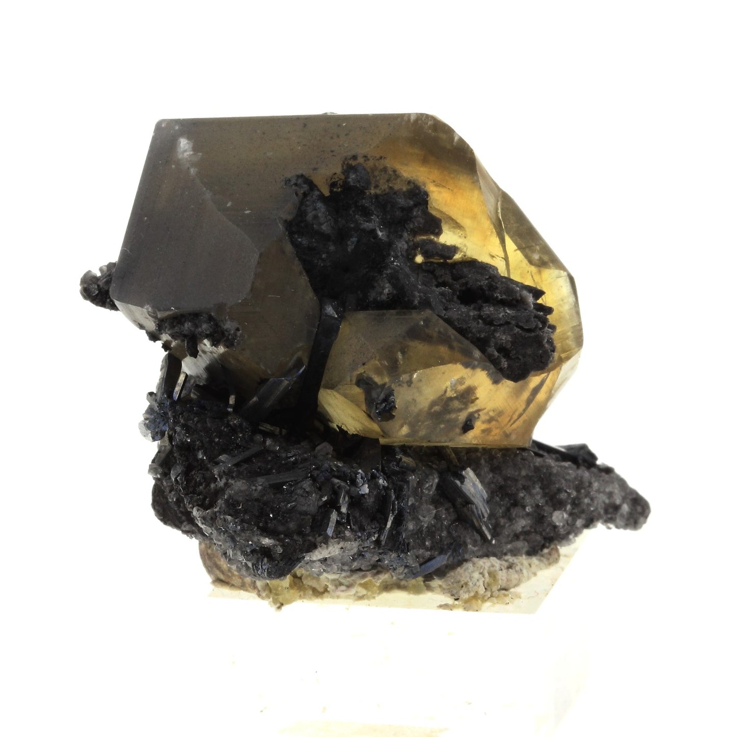 Calcite + Stibnite. 318.2 carats. Xikuangshan Sb deposit, Hunan, Chine