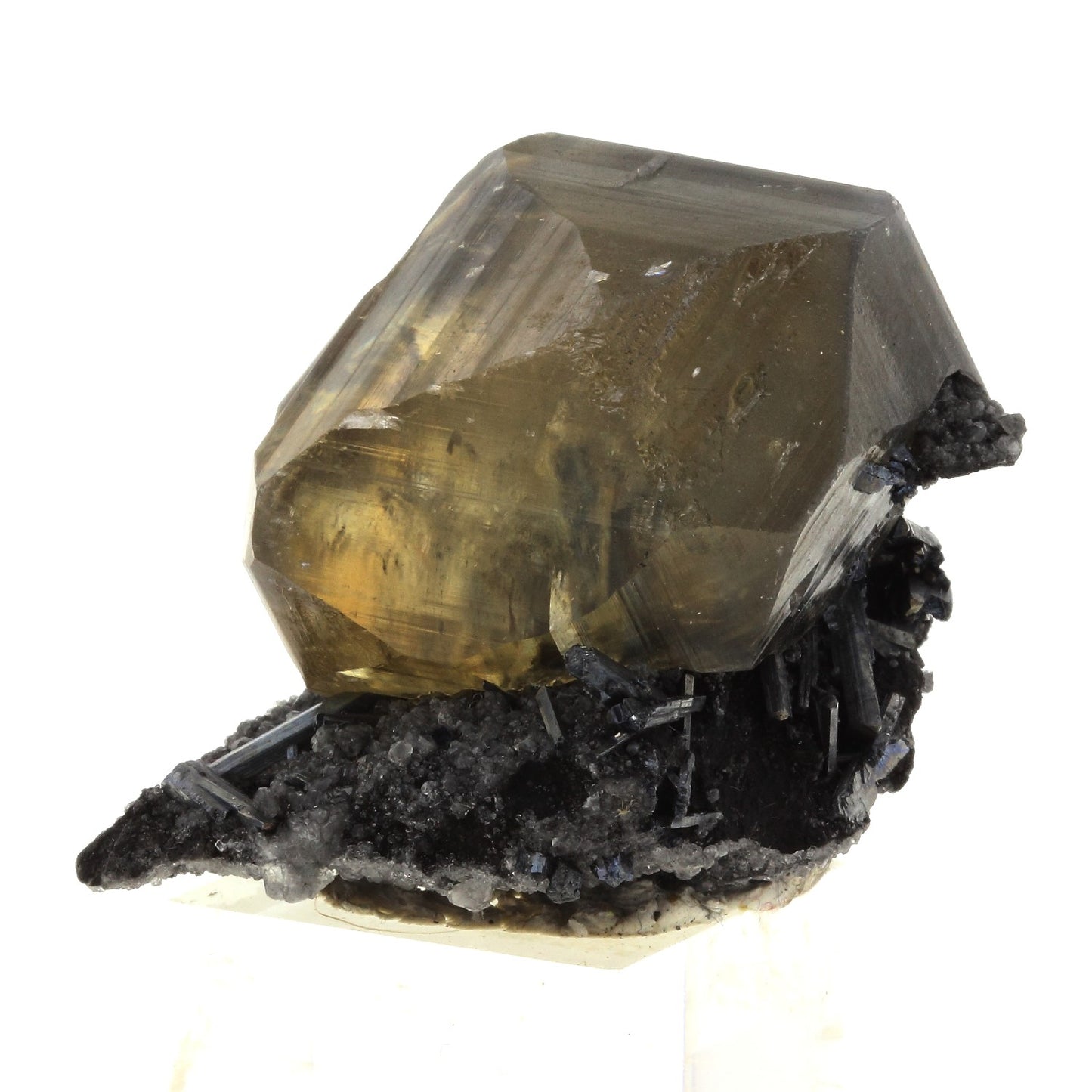 Calcite + Stibnite. 318.2 carats. Xikuangshan Sb deposit, Hunan, Chine