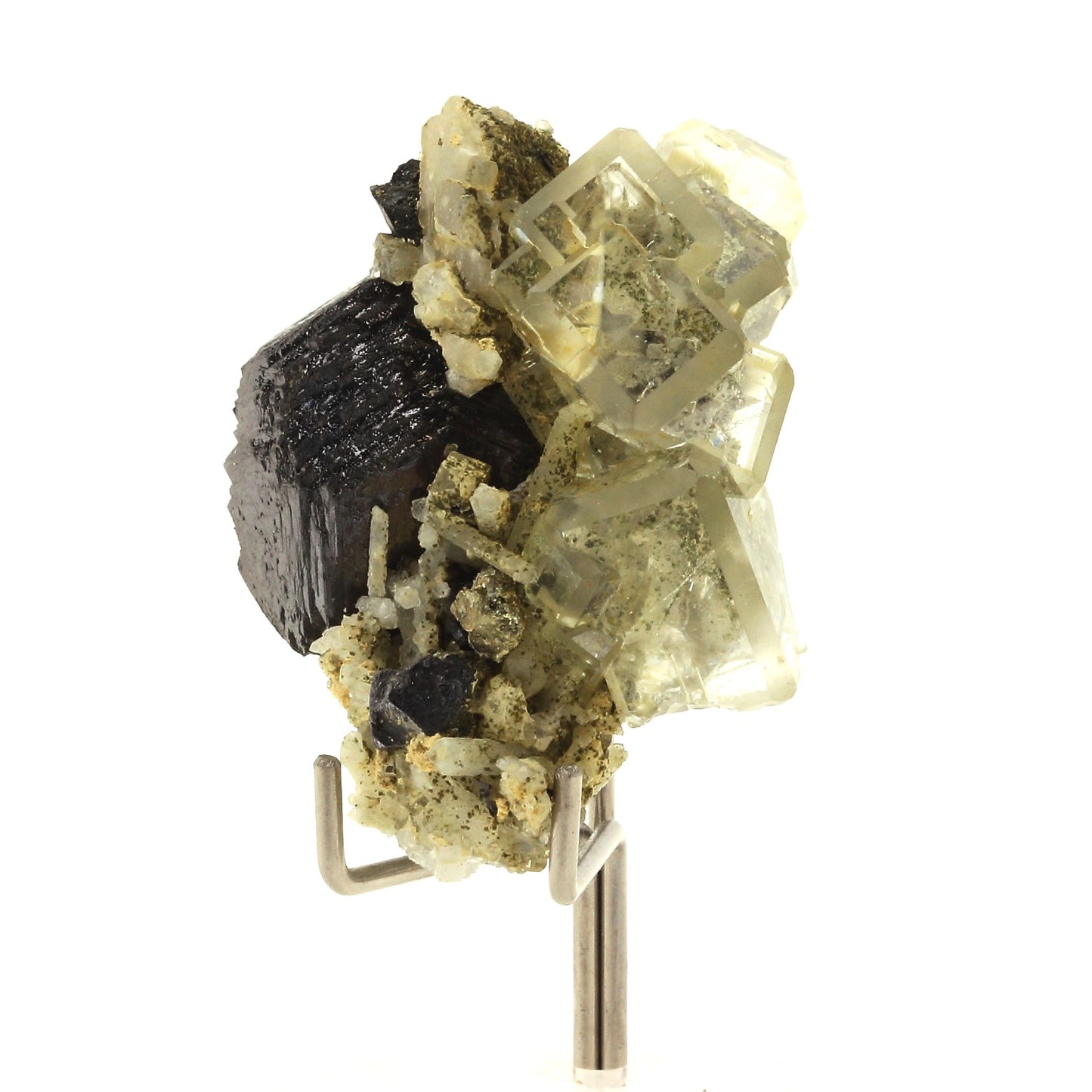 Fluorite + Sphalerite. 114.4 carats. Nikolaevskiy Mine, Dal'negorsk, Russie