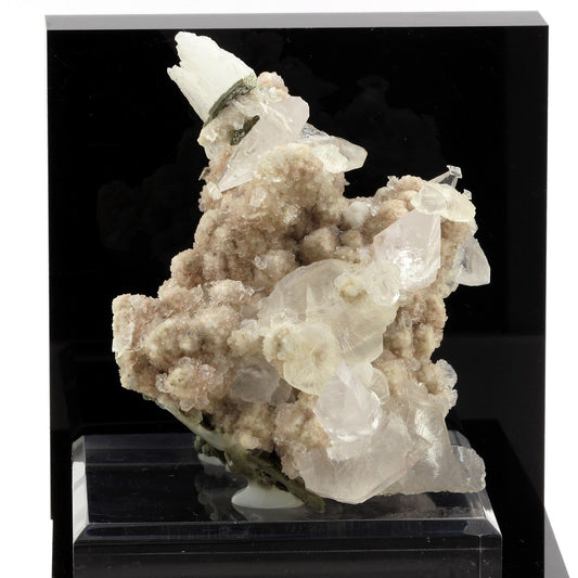 Calcite. 2270.1 carats. Nikolaevskiy Mine, Dal'negorsk, Russie