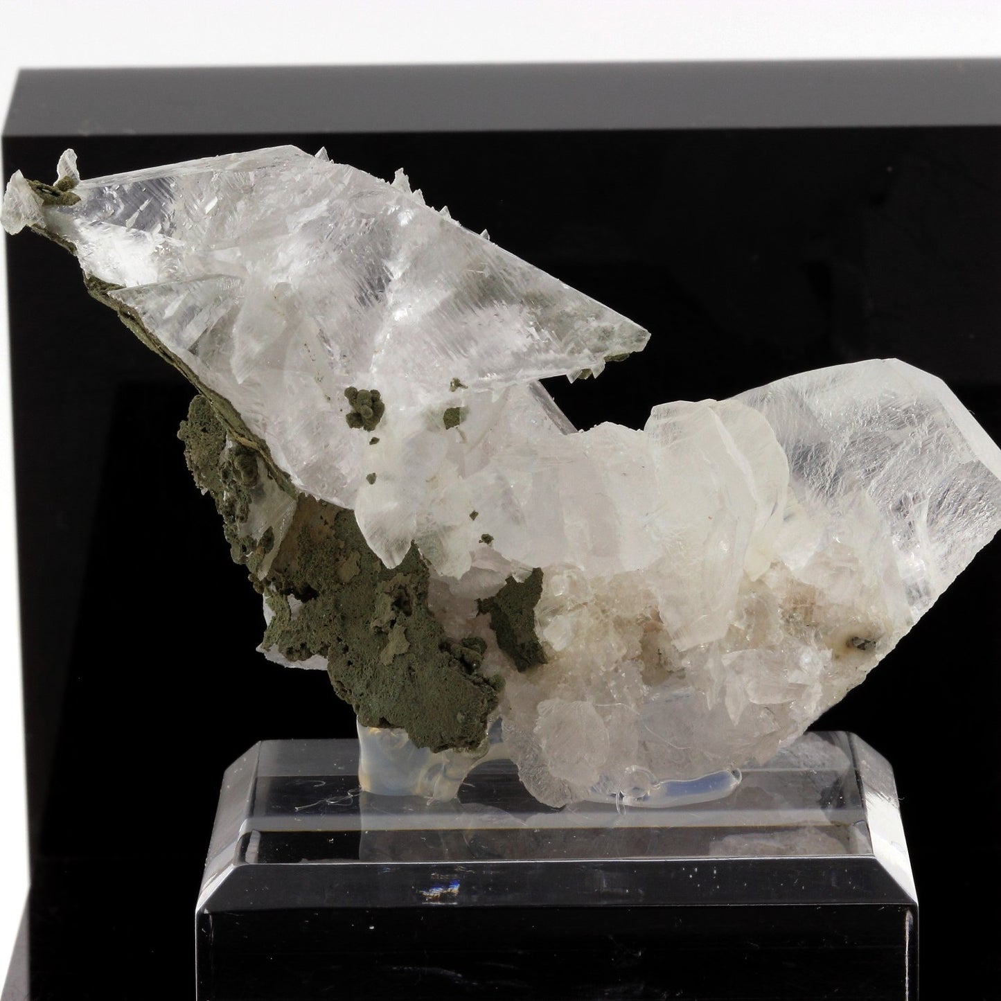 Calcite. 663.8 carats. Nikolaevskiy Mine, Dal'negorsk, Russie
