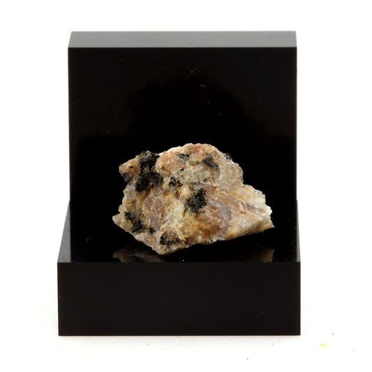 Lomonosovite, 14.94 carats, Groenland
