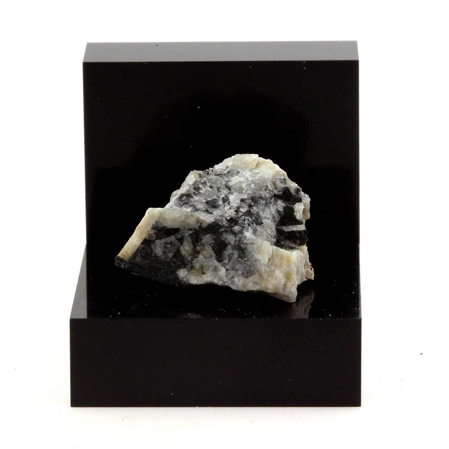 Mosandrite, 17.79 carats, Russie