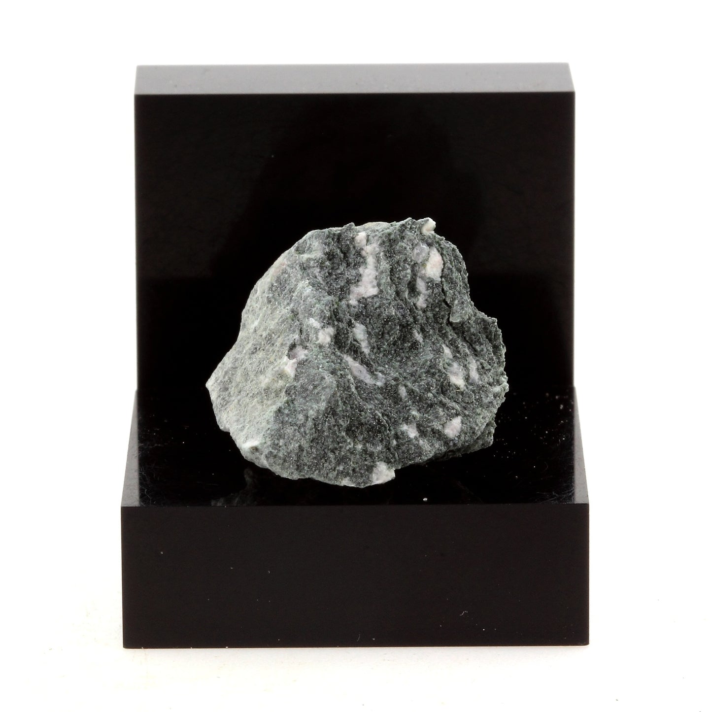 Delessite. 33.45 carats. Estrie, Québec, Canada