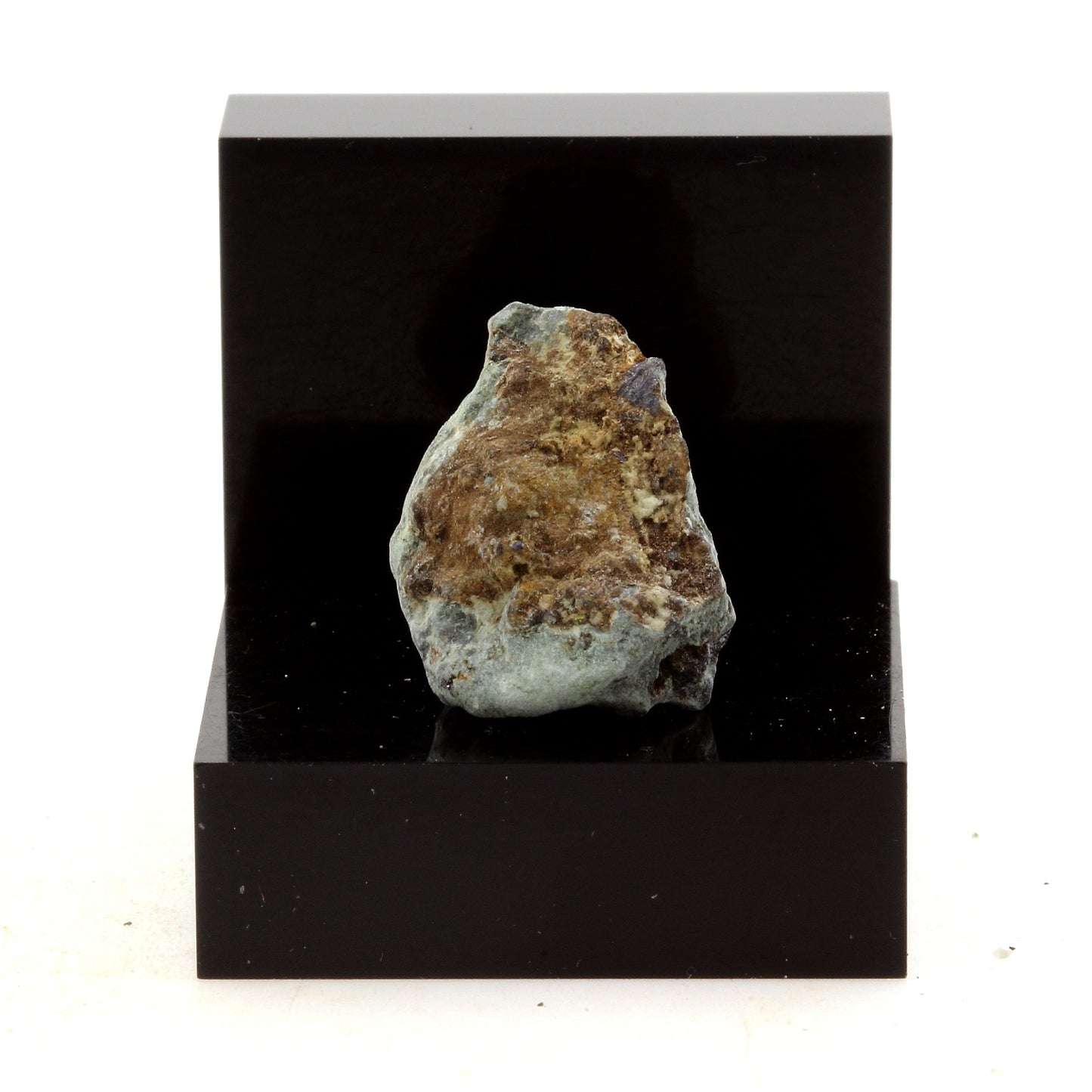 Dudgeonite. 17.12 carats. Estrie, Québec, Canada